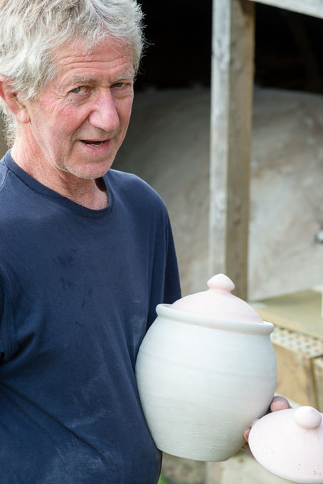 Svend Bayer loading his small kiln 2016